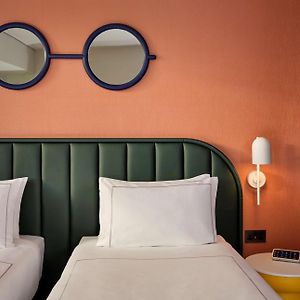 Art Zimmer mit zwei Einzelbetten